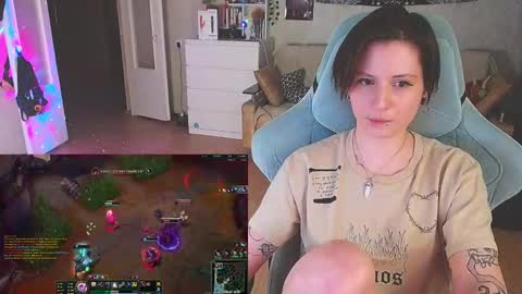 Snapshot of yum_neko_chan chatting on February 9, 11:04 pm Kris online show from February 9, 11:04 pm