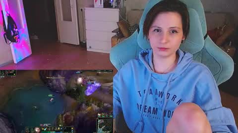 Snapshot of yum_neko_chan chatting on February 13, 8:24 pm Kris online show from February 13, 8:24 pm