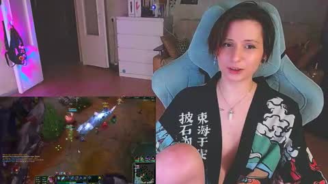 Snapshot of yum_neko_chan chatting on February 15, 8:54 pm Kris online show from February 15, 8:54 pm