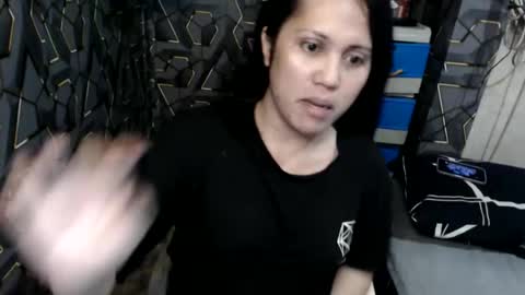 Snapshot of yumi_white chatting on November 24, 10:53 pm yumi online show from November 24, 10:53 pm