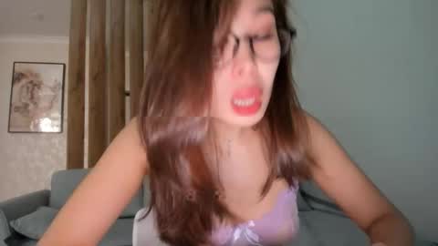 Yumi online show from December 5, 6:33 am