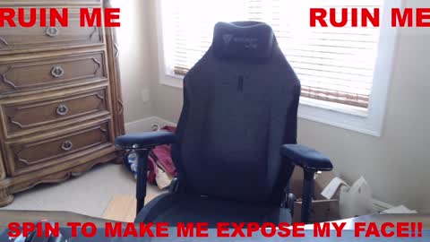 Snapshot of yummydickmilk chatting on December 25, 3:49 pm yummydickmilk online show from December 25, 3:49 pm