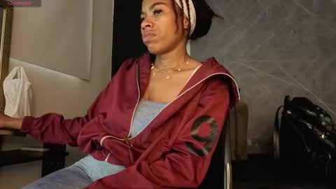 Snapshot of yummyduo chatting on October 27, 11:47 am Yummyduo online show from October 27, 11:47 am