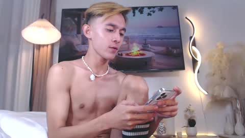 Snapshot of yummyjustine07 chatting on February 2, 10:28 pm Justine online show from February 2, 10:28 pm