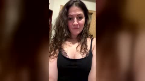 Snapshot of yummymummii chatting on December 17, 8:42 am Here4Fun online show from December 17, 8:42 am