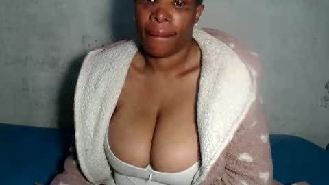 yummytittsxx online show from January 14, 4:15 am