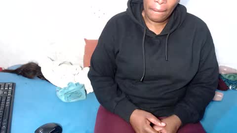 yummytittsxx online show from February 15, 3:06 pm