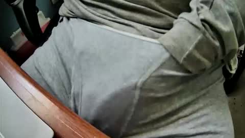 Snapshot of yuppers1234 chatting on October 15, 4:18 pm yuppers1234 online show from October 15, 4:18 pm