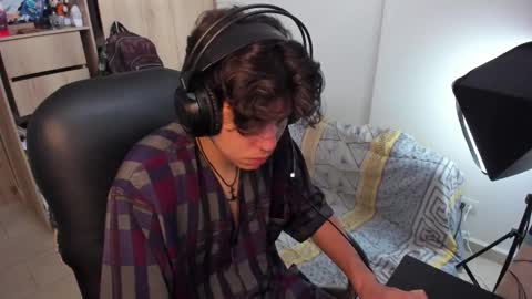 yurii_moody online show from November 5, 7:14 pm