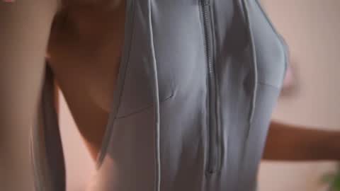 Snapshot of yuyi_cam chatting on November 23, 2:33 am Yuyi Cam online show from November 23, 2:33 am