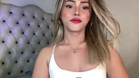 Snapshot of yvonne_guidotti chatting on March 5, 4:52 am Miss Cali online show from March 5, 4:52 am