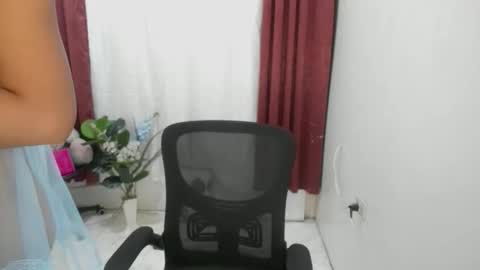 Snapshot of yvonne_s3xy chatting on October 23, 1:49 am Yvonne online show from October 23, 1:49 am