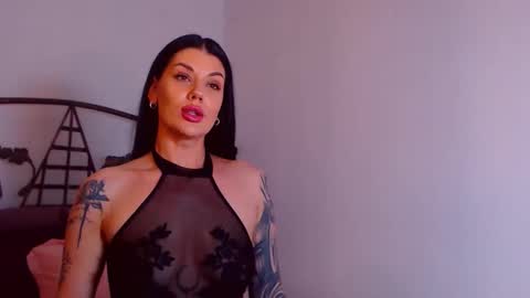 Snapshot of yvonneeverlee chatting on November 6, 9:48 pm I V Y online show from November 6, 9:48 pm