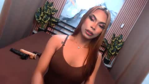 yvonnellvs online show from March 30, 5:03 pm