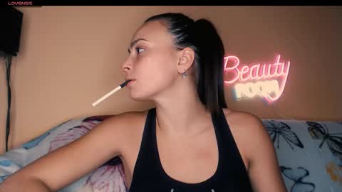 Snapshot of yzza_suave chatting on November 5, 2:06 pm yzza_suave online show from November 5, 2:06 pm