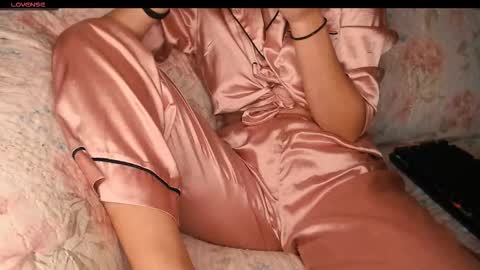 Snapshot of yzza_suave chatting on November 11, 9:59 pm yzza_suave online show from November 11, 9:59 pm