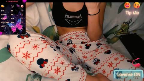 Snapshot of yzza_suave chatting on December 2, 2:45 pm yzza_suave online show from December 2, 2:45 pm