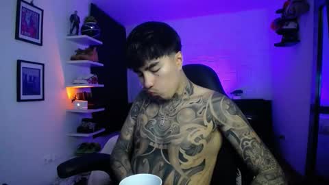 zac_muller1 online show from February 2, 10:36 am