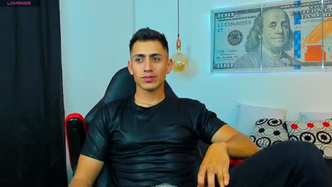 zachpri20 online show from December 6, 10:19 pm