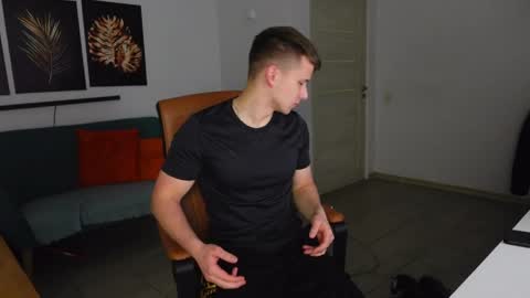 Snapshot of zack_gillian chatting on May 13, 7:55 pm ZACK GILLIAN online show from May 13, 7:55 pm