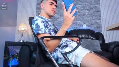 zack_joness10 online show from December 2, 4:18 am