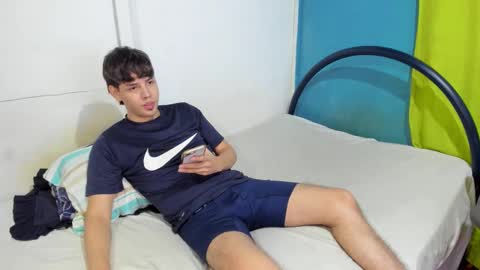 Snapshot of zackmontiel07 chatting on October 23, 9:52 am ZackMontiel07 online show from October 23, 9:52 am