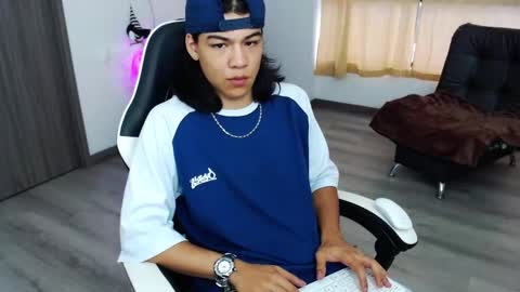 Snapshot of zackss_player chatting on October 22, 7:57 pm zackss_player online show from October 22, 7:57 pm