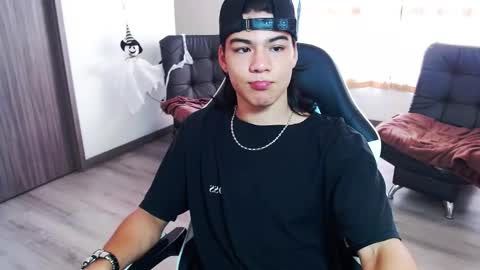 Snapshot of zackss_player chatting on October 25, 2:46 pm zackss_player online show from October 25, 2:46 pm