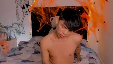zacktorres_ online show from October 18, 12:35 am