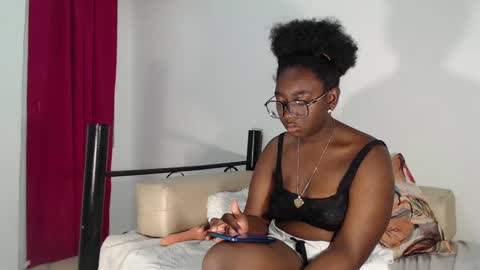 Snapshot of zahhysims chatting on January 9, 10:52 am zahhy online show from January 9, 10:52 am