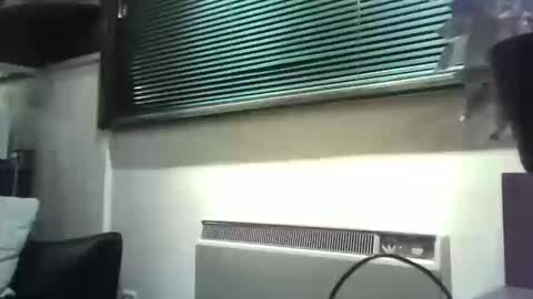 Snapshot of zalina2 chatting on October 12, 1:15 am zalina2 online show from October 12, 1:15 am