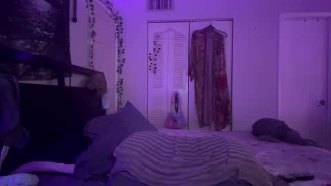 Snapshot of zamora_stone3420 chatting on December 16, 8:52 am zamora_stone3420 online show from December 16, 8:52 am