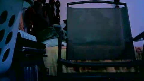 Snapshot of zanaximandro chatting on December 17, 2:17 am UareTheBoss online show from December 17, 2:17 am