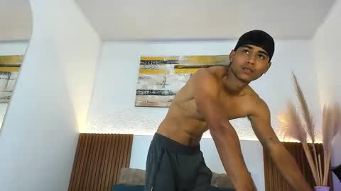 Snapshot of zander_2120 chatting on November 10, 1:54 pm Zander online show from November 10, 1:54 pm