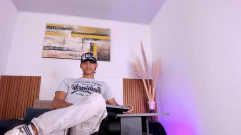 Snapshot of zander_2120 chatting on November 11, 1:44 pm Zander online show from November 11, 1:44 pm