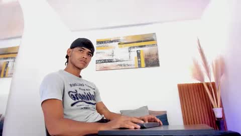 Snapshot of zander_2120 chatting on November 14, 1:32 pm Zander online show from November 14, 1:32 pm