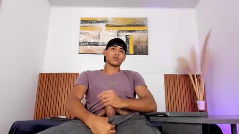 Snapshot of zander_2120 chatting on November 22, 1:21 pm Zander online show from November 22, 1:21 pm