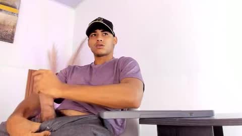 Snapshot of zander_2120 chatting on February 4, 12:44 pm Zander online show from February 4, 12:44 pm