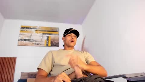 Snapshot of zander_2120 chatting on February 19, 1:40 pm Zander online show from February 19, 1:40 pm