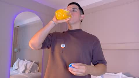 Snapshot of zanedawson chatting on November 11, 3:17 am Zane Dawson online show from November 11, 3:17 am