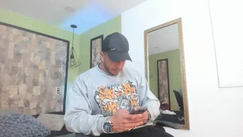 Snapshot of zanemaverick chatting on December 4, 12:03 pm zanemaverick online show from December 4, 12:03 pm