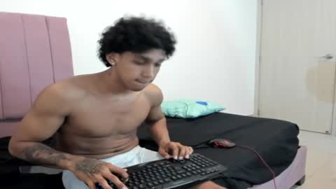 zanxley_ online show from January 6, 10:26 pm