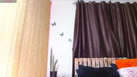 Snapshot of zara_lae chatting on January 21, 11:35 am nicky online show from January 21, 11:35 am