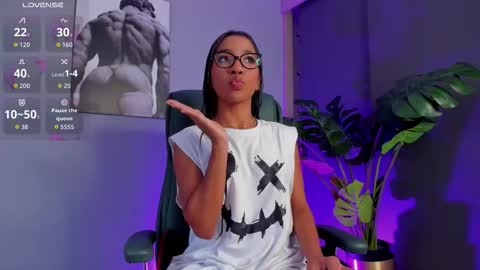 Snapshot of zara_leee chatting on February 21, 12:06 pm Zara online show from February 21, 12:06 pm