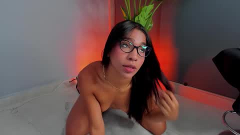 Snapshot of zara_leee chatting on February 24, 2:48 pm Zara online show from February 24, 2:48 pm