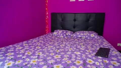 Snapshot of zara_tattoox chatting on December 2, 12:51 pm ZARA ANYELINA online show from December 2, 12:51 pm