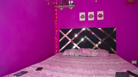 Snapshot of zara_tattoox chatting on January 30, 8:32 am ZARA ANYELINA online show from January 30, 8:32 am