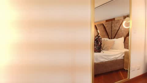 Zarah Andrews online show from September 30, 11:59 am