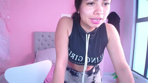 Snapshot of zarah_torres chatting on December 6, 4:17 pm Zarah online show from December 6, 4:17 pm