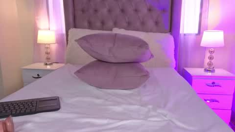 ZaraQuiinn online show from October 17, 3:36 pm